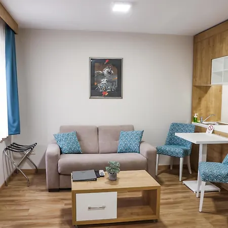 Grand Park Rooms & Apartments Cacak Exterior photo